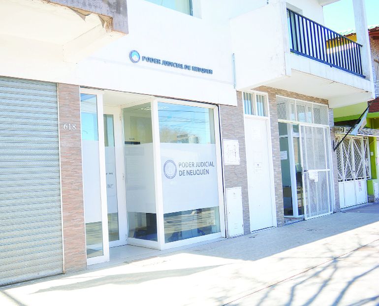 La audiencia de acusación por el crimen de Juan Domingo Godoy se realizó en la sede judicial de Rincón de los Sauces. La audiencia de acusación por el crimen de Juan Domingo Godoy se realizó en la sede judicial de Rincón de los Sauces.