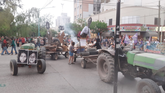 Marcha con algunos incidentes a 27 años del triple crimen de Cipolletti