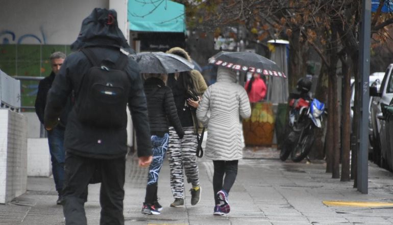 ¡A abrigarse! Se viene el frío, el viento y la lluvia a Neuquén