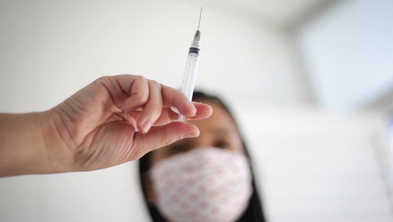 Pfizer aseguró que la tercera dosis generó 11 veces más anticuerpos