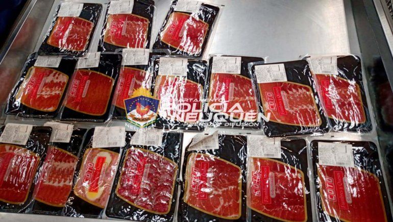 Un hombre intentó robar 5 mil pesos en fiambres de un reconocido hipermercado.