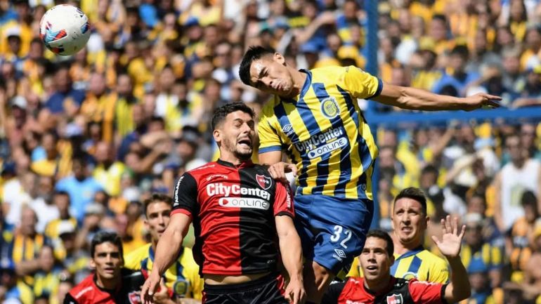 La inesperada cargada de los hinchas de Rosario Central a Newells en pleno partido