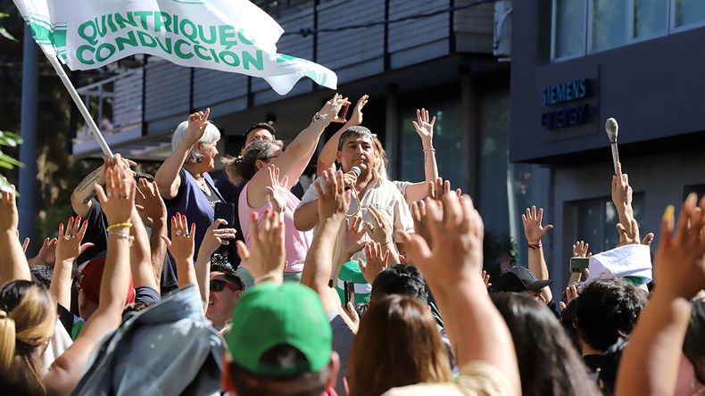 Hay acuerdo: por amplia mayoría, ATE aprobó la oferta salarial del Gobierno | LM Neuquen Hay acuerdo: por amplia mayoría, ATE aprobó la oferta salarial del Gobierno