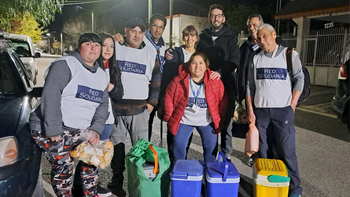 Voluntarios de Red Solidaria, listos para salir a repartir viandas por las calles de Neuquén. Voluntarios de Red Solidaria, listos para salir a repartir viandas por las calles de Neuquén.