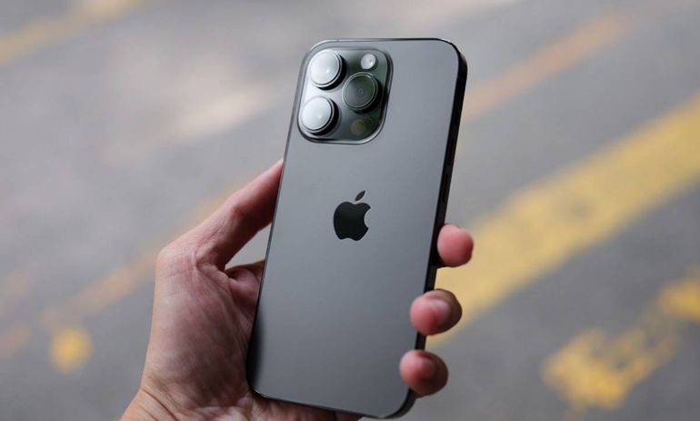 El iPhone 15 es el modelo más barato de la última línea lanzada por Apple, ideal para comprar este CyberMonday. El iPhone 15 es el modelo más barato de la última línea lanzada por Apple, ideal para comprar este CyberMonday.