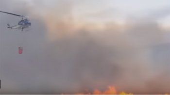 El fuego está descontrolado y se esperan fuertes ráfagas de viento