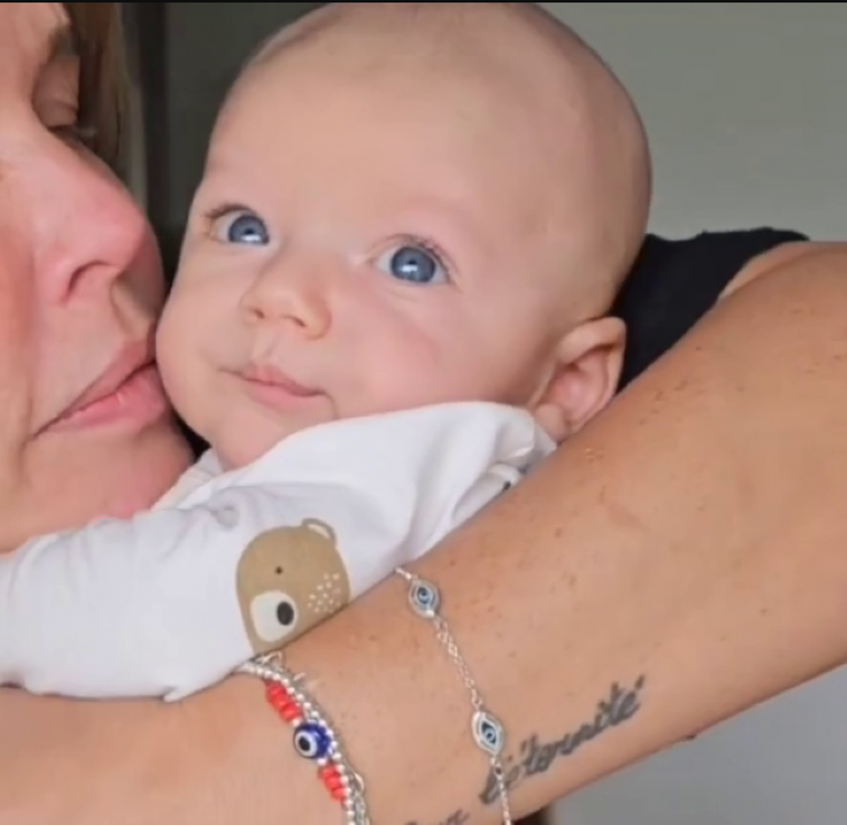 La actriz y panelista mostró orgullosa al bebé de su Barbie Vélez.
