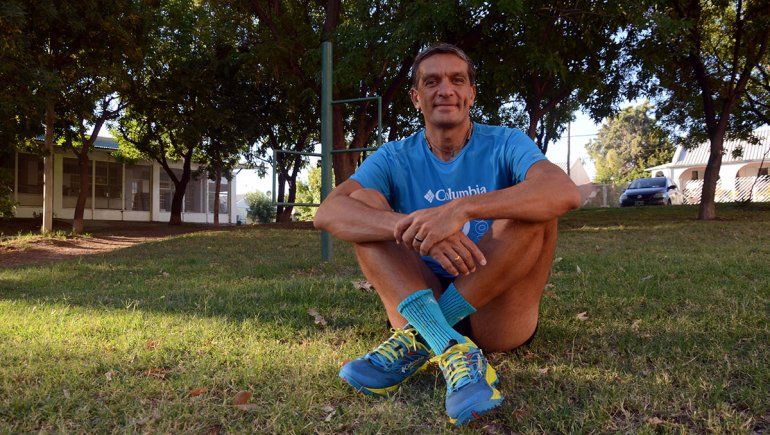 Quedó desocupado, es corredor y busca ayuda para representar a Neuquén en Francia