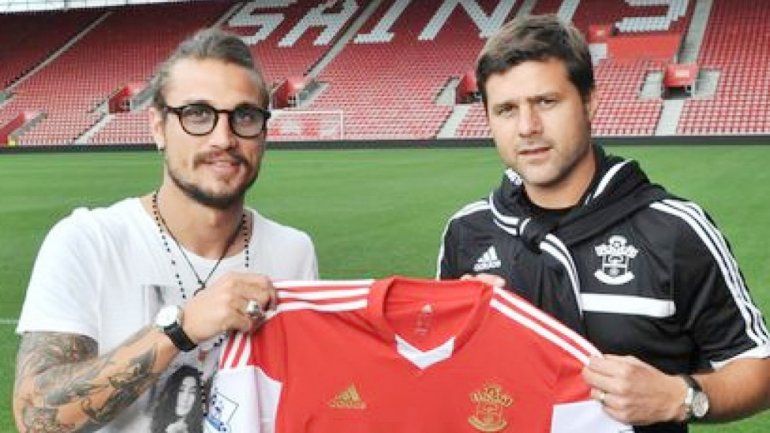 Osvaldo y Pochettino en la presentación del jugador en el Southampton. Estuvo seis meses y se fue a la Juve.