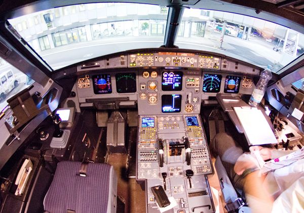En el viaje de ida, el copiloto practicó estrellar el avión