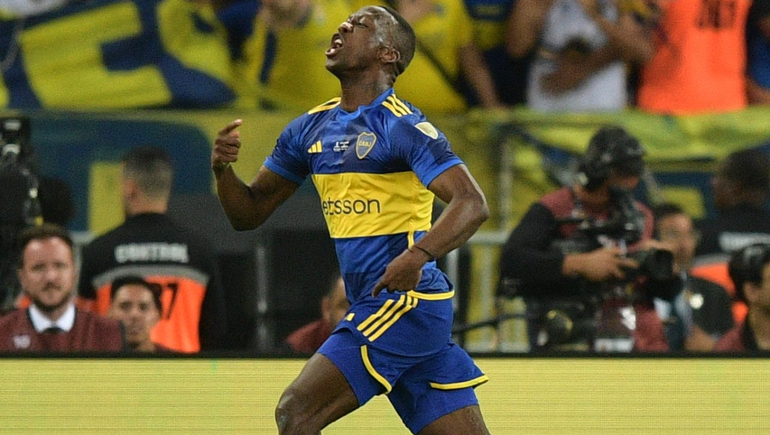 El peruano Advíncula se ganó el corazón de los hinchas de Boca. El peruano Advíncula se ganó el corazón de los hinchas de Boca.