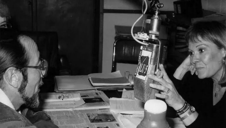 Carmen San Martín y el canante Manolo Galván, en LU5. Carmen San Martín y el canante Manolo Galván, en LU5.