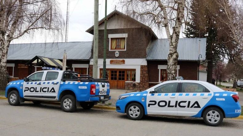 Encontraron muerto a un mochilero en un baldío de Junín de los Andes: qué se sabe | LM Neuquen Encontraron muerto a un mochilero en un baldío de Junín de los Andes: qué se sabe