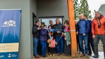 La entrega de las 10 viviendas en Las Ovejas junto a la intendenta Marisa Antiñir.