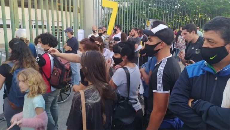 Hinchas argentinos y brasileños falsificaron pruebas PCR para conseguir una entrada