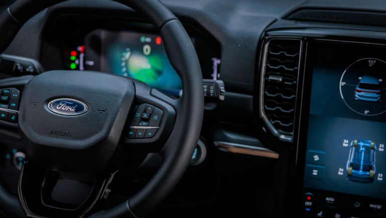 El sistema CoPilot dice presente en el nuevo Ford Everest, ofreciendo asistencias de conducción que mejoran sus prestaciones y seguridad. El sistema CoPilot dice presente en el nuevo Ford Everest, ofreciendo asistencias de conducción que mejoran sus prestaciones y seguridad.