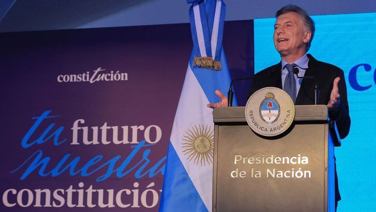 El gobierno oficializó el bono a los estatales y los beneficios en bienes personales