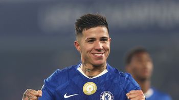 Enzo Fernández fue figura en una jornada emotiva por el aniversario de la muerte de Maradona. Enzo Fernández fue figura en una jornada emotiva por el aniversario de la muerte de Maradona.