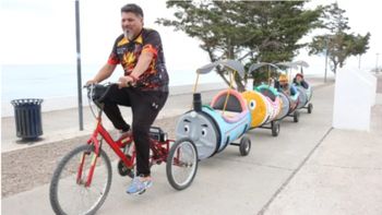Rubén Luis al mando de su Trencito Patagónico, en Caleta Olivia, Santa Cruz. Rubén Luis al mando de su Trencito Patagónico, en Caleta Olivia, Santa Cruz.