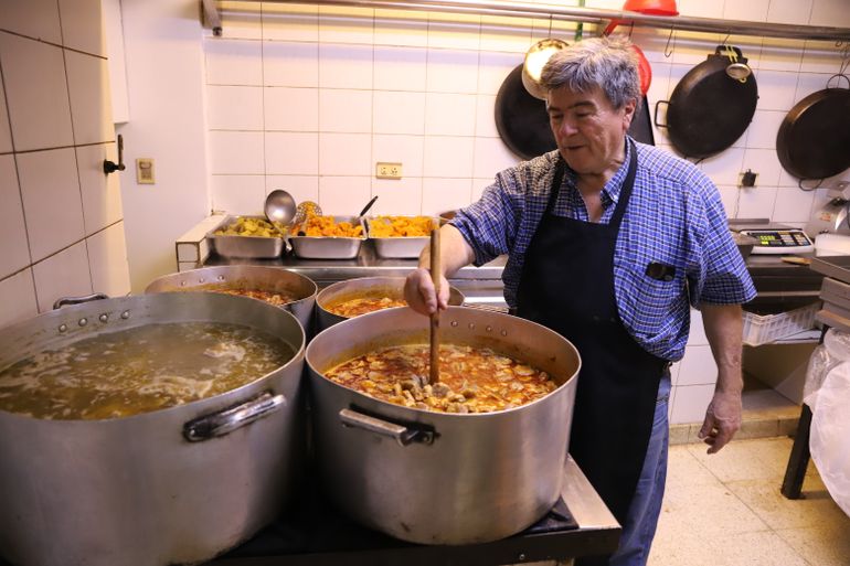 Neuquinos de varios rubros trabajaron este 1 de Mayo a pesar del feriado.