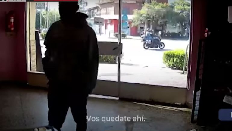 Golpeó y abusó de la empleada de una panadería: quedó todo grabado