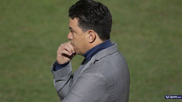 Vignolo en off side, Gallardo furioso y golazo de Julián