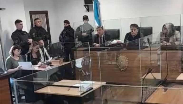 La lectura de la sentencia de los jueces contra el agente de Tránsito Jorge Vera, este miércoles en Santa Cruz. La lectura de la sentencia de los jueces contra el agente de Tránsito Jorge Vera, este miércoles en Santa Cruz. 