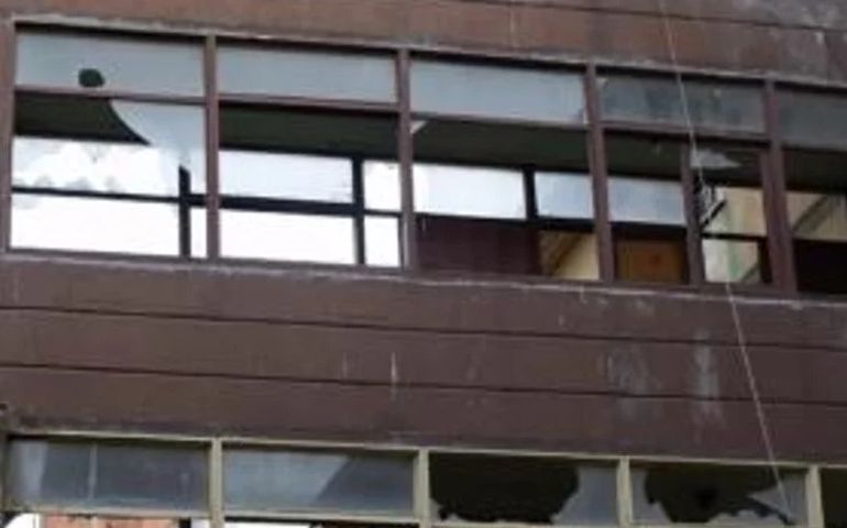 Santa Cruz: puente de los monoblocks del barrio de Río Gallegos donde cayó el camillero. Santa Cruz: puente de los monoblocks del barrio de Río Gallegos donde cayó el camillero.