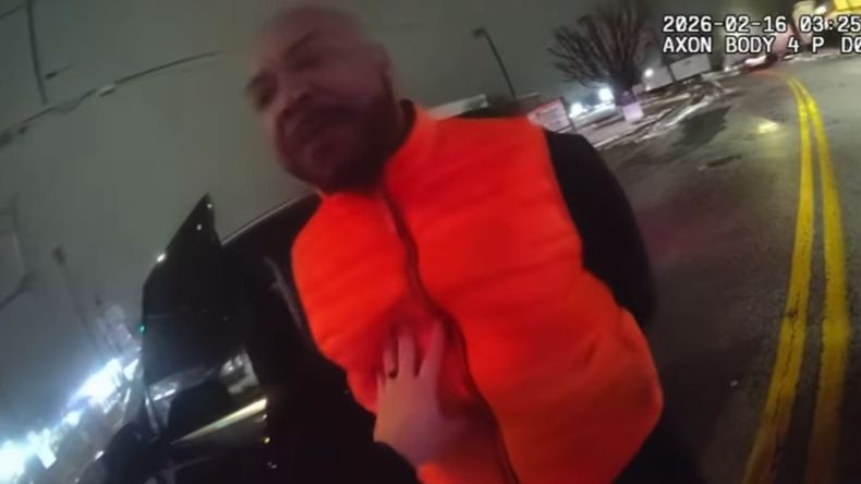 El video muestra el momento en que Samuel Brown es golpeado por el policía. | LM Neuquen El video muestra el momento en que Samuel Brown es golpeado por el policía.