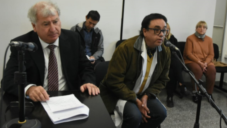 El doctor Diego Soto Payva, con delantal de médico, en la audiencia en la que se formalizó el acuerdo con la fiscalía. El doctor Diego Soto Payva, con delantal de médico, en la audiencia en la que se formalizó el acuerdo con la fiscalía. 