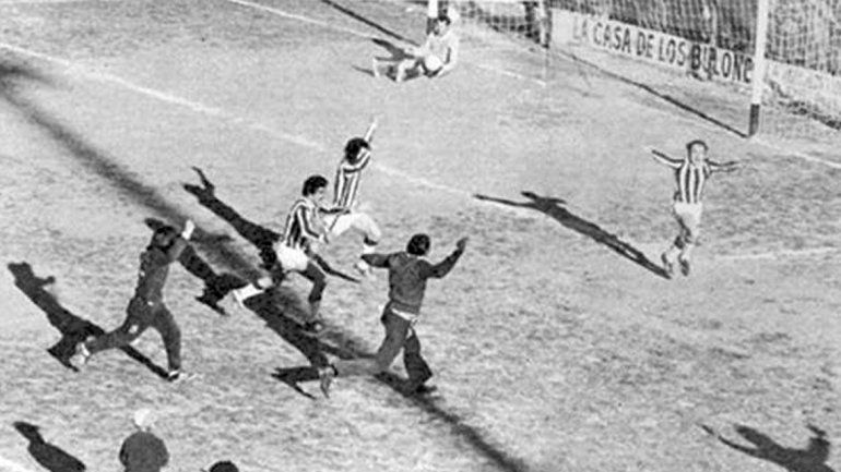 Los festejos por el penal bien ejecutado de Perales y la puerta al fútbol grande