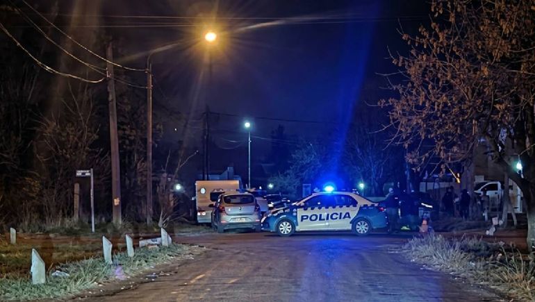 Encontraron armas de fuego en la camioneta abandonada.