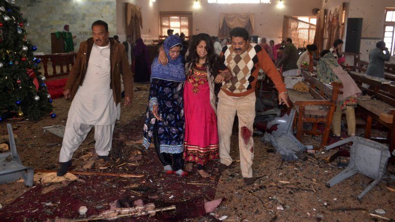 Uno de los atacantes se inmoló y provocó la explosión.