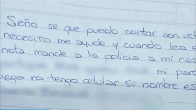 Desesperado pedido de ayuda a través del cuaderno escolar de su hijo