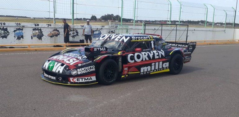 Manu Urcera será el primer piloto que ponga el