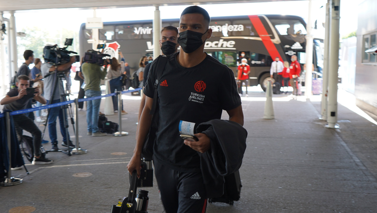 En medio del tenso clima social en Perú, debuta River