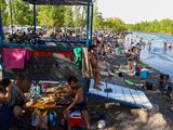Los balnearios a lo largo del río Limay estuvieron a pleno este fin de semana / Foto