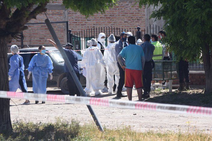Peritos del Gabinete de Criminalística trabajaron en la escena del hecho.