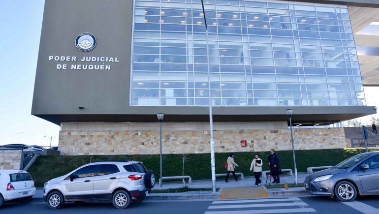 Mamá de la adolescente que encontraron en Allen pide que la alojen en un hogar de menores