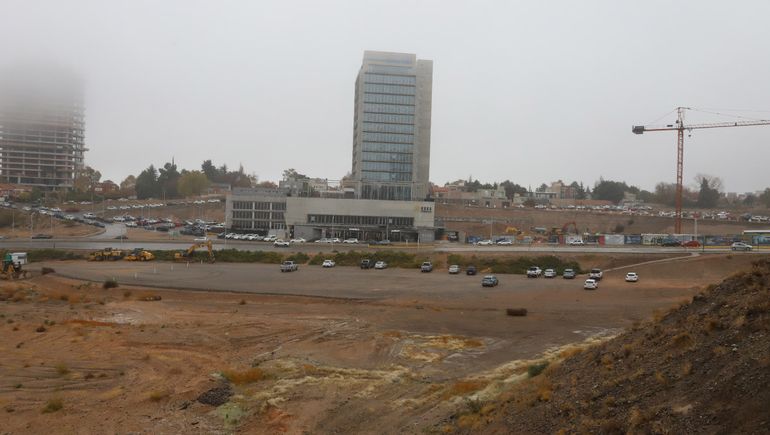Así se ven los desarrollos inmobiliarios y las obras desde la Avenida Raúl Alfonsín. Así se ven los desarrollos inmobiliarios y las obras desde la Avenida Raúl Alfonsín.