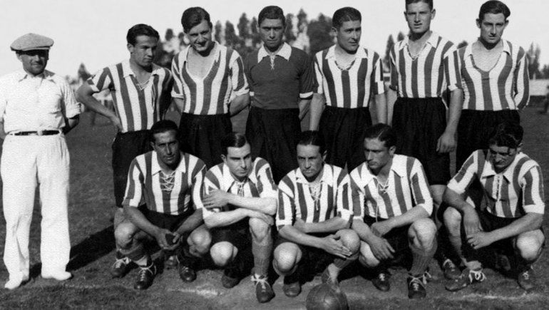 La faceta oculta de Fangio: un futbolista habilidoso, veloz y goleador