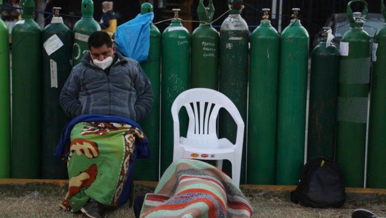 COVID-19: escasez de oxígeno azota a México