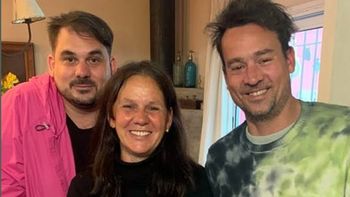 Chano junto a Marina Charpentier, su madre. Chano junto a Marina Charpentier, su madre.