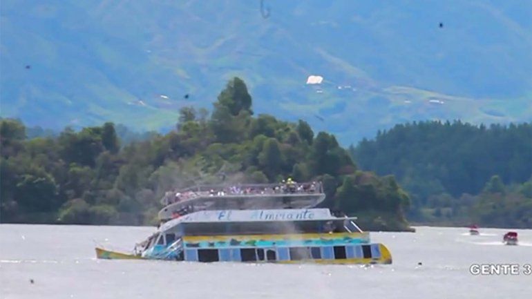 Al menos nueve muertos en un naufragio