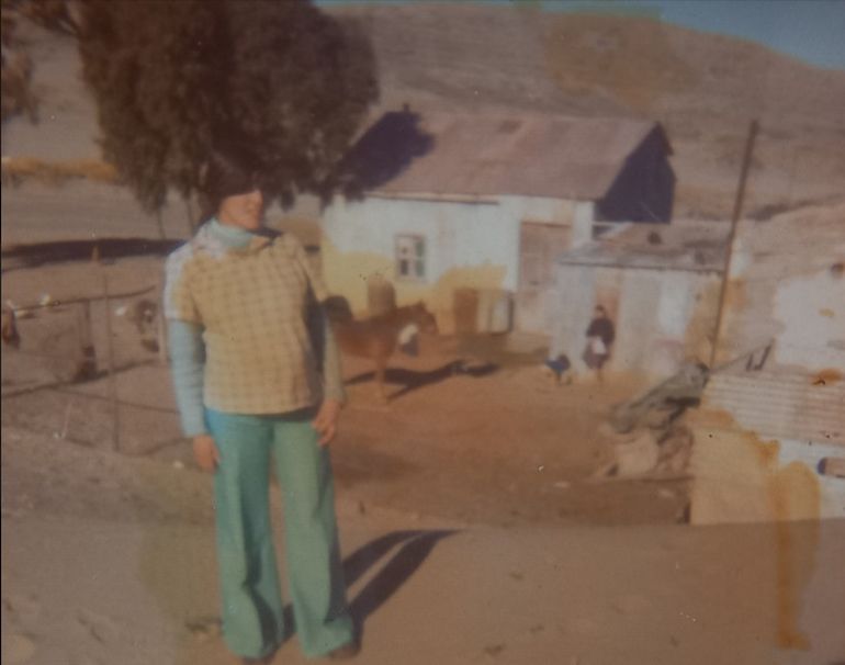 Una foto frente a la Casa Elis Morón en los años 70. Una foto frente a la Casa Elis Morón en los años 70.