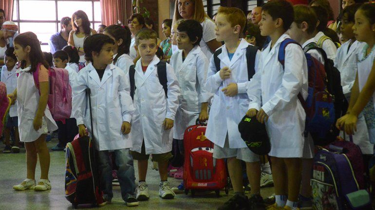 Las clases empiezan hoy con más de 230 mil chicos