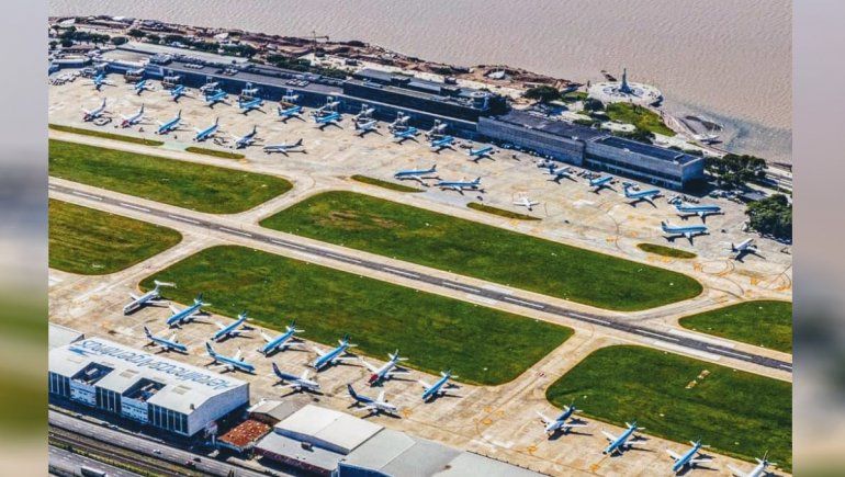 Aerolíneas Argentinas suspendió preventivamente los viajes de los Boeing 737-800. Aerolíneas Argentinas suspendió preventivamente los viajes de los Boeing 737-800.