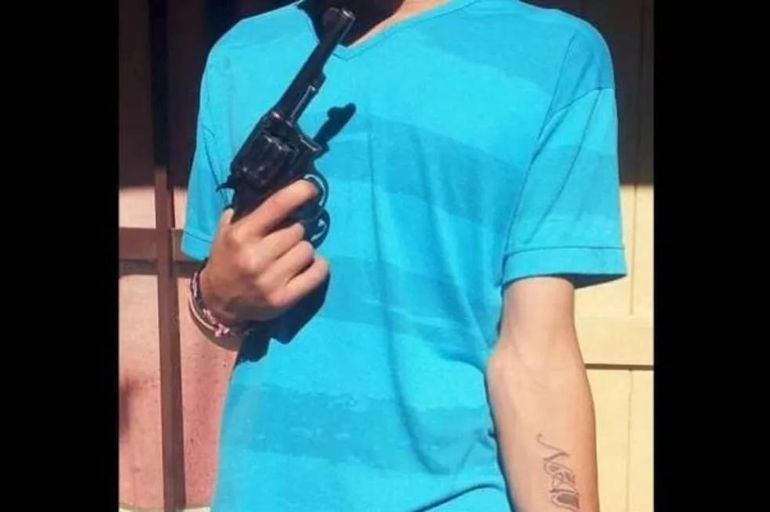 Tras fugarse de la escuela, el adolescente fue detenido en la calle Mosconi al 2500 y lo trasladaron hasta la Comisaría 26ª de Rosario. Tras fugarse de la escuela, el adolescente fue detenido en la calle Mosconi al 2500 y lo trasladaron hasta la Comisaría 26ª de Rosario.