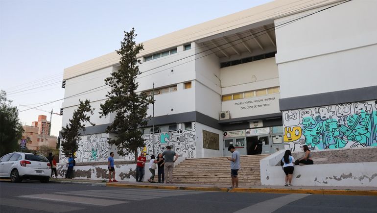 Incendio en el techo del Colegio San Martín: qué pasó