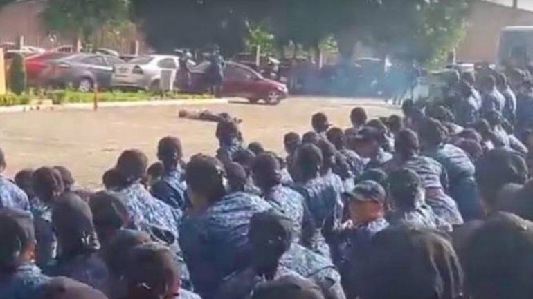 El efectivo fue inexplicablemente atropellado por un colectivo.